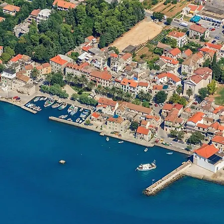 Elysium - Beautiful Family House With Heated Pool Kaštela