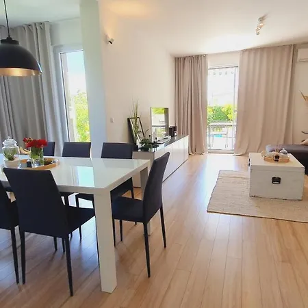 Elysium - Beautiful Family House With Heated Pool Villa Kaštela