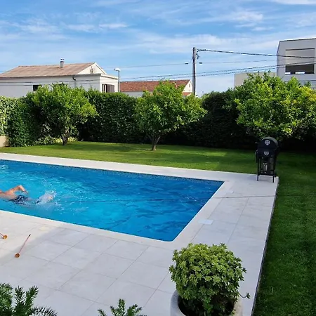 Elysium - Beautiful Family House With Heated Pool Villa Kaštela
