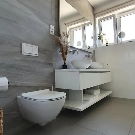 Elysium - Beautiful Family House With Heated Pool *