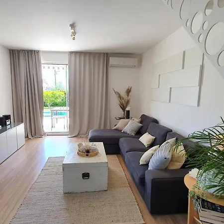 Elysium - Beautiful Family House With Heated Pool