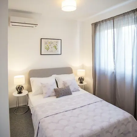 Elysium - Beautiful Family House With Heated Pool Villa *