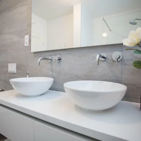 Elysium - Beautiful Family House With Heated Pool Villa Kaštela