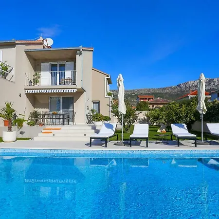 Elysium - Beautiful Family House With Heated Pool Villa *