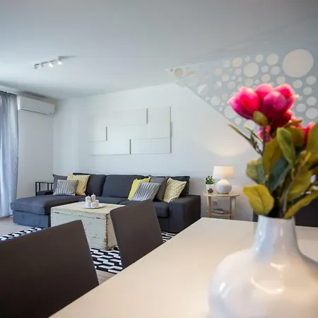 Elysium - Beautiful Family House With Heated Pool Villa *