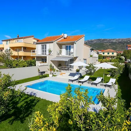 Villa Elysium - Beautiful Family House With Heated Pool *