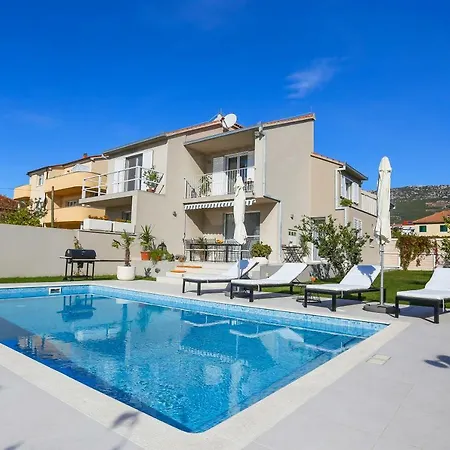 Elysium - Beautiful Family House With Heated Pool *