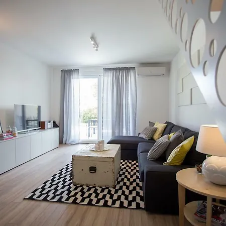 Elysium - Beautiful Family House With Heated Pool Villa *