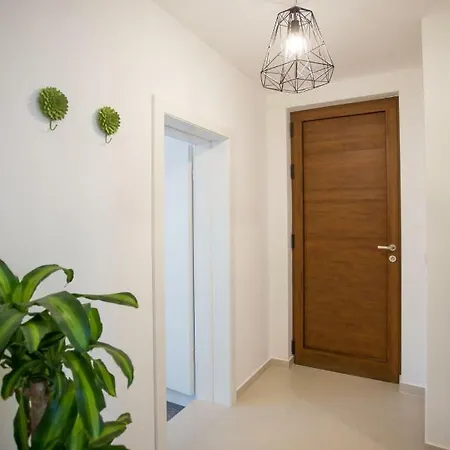 Elysium - Beautiful Family House With Heated Pool